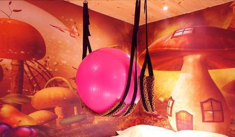 银河娱乐澳门娱乐网站情侣酒店房间中的“圆球”有什么用？前台小姐：主要看你想咋用(图1)