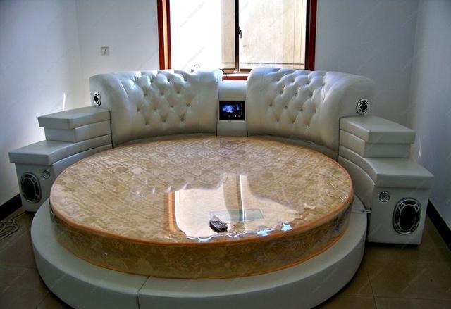 酒店里这种“特殊”的床：里面充满水很受情侣们喜欢(图2)