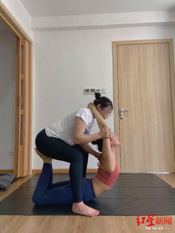 瑜伽教练辅助做拉伸时女子股骨骨折瑜伽店：走法律程序赔偿(图3)