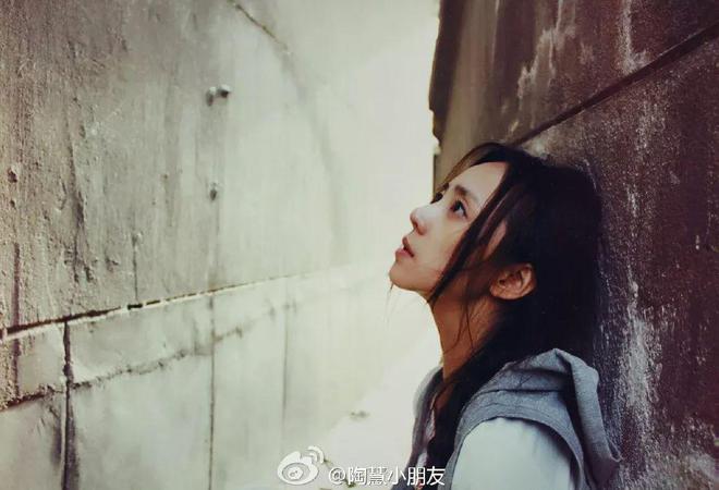 银河娱乐澳门娱乐网站她是中国第一部女版“古惑仔”超燃背肌逆天大长腿惊艳！(图8)