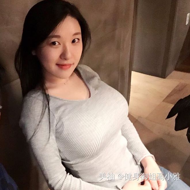 银河娱乐澳门娱乐网站33岁韩国瑜伽达人被称微胖界女神凹凸紧致身材尽显丰腴之美(图5)
