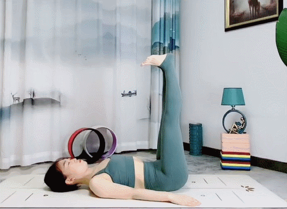 银河娱乐澳门娱乐网站5个瑜伽训练体式帮你紧致腿部肌肉练出又细又长的大腿(图2)