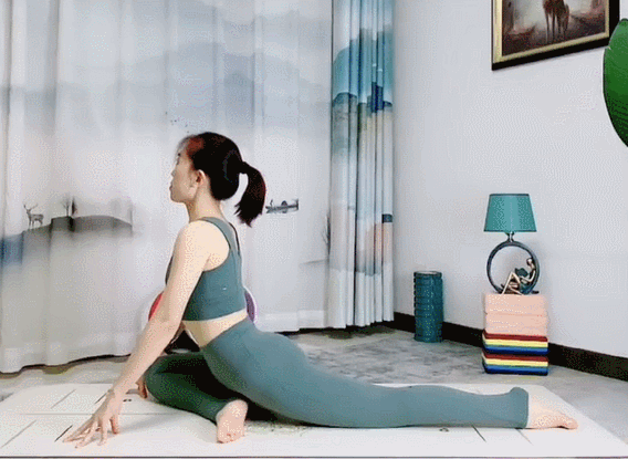 银河娱乐澳门娱乐网站5个瑜伽训练体式帮你紧致腿部肌肉练出又细又长的大腿(图3)