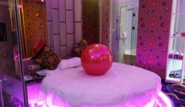 酒店情侣套房中的“圆球”有什么用？前台美女：年轻人用得多些(图3)