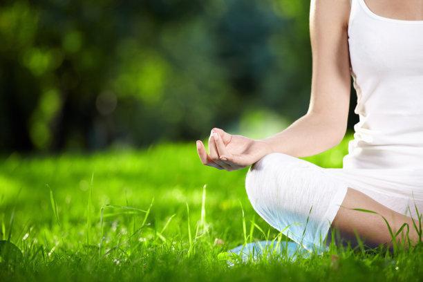 坚持进行瑜伽运动帮你塑造翘臀提升气质缓解生活压力(图3)