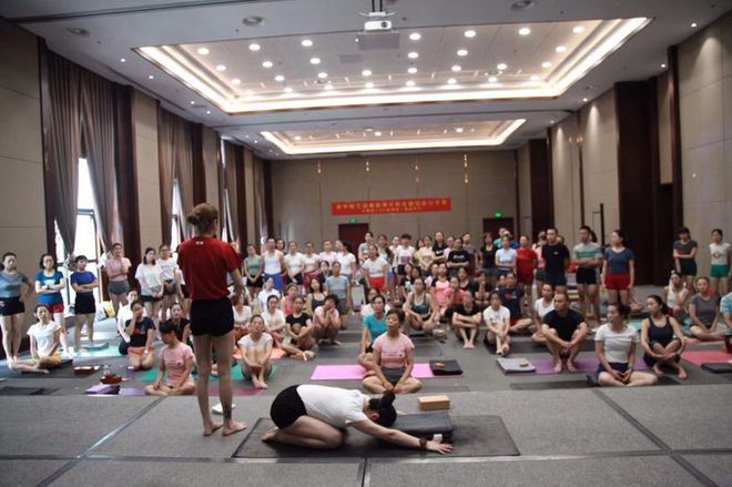 银河娱乐澳门娱乐网站中国艾扬格瑜伽学院巡回公开课（太原站）落幕(图3)